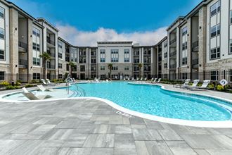 Somerset Apartments - Pool