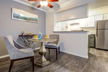 wildwood-apartments-dining-area - Photo Gallery 3
