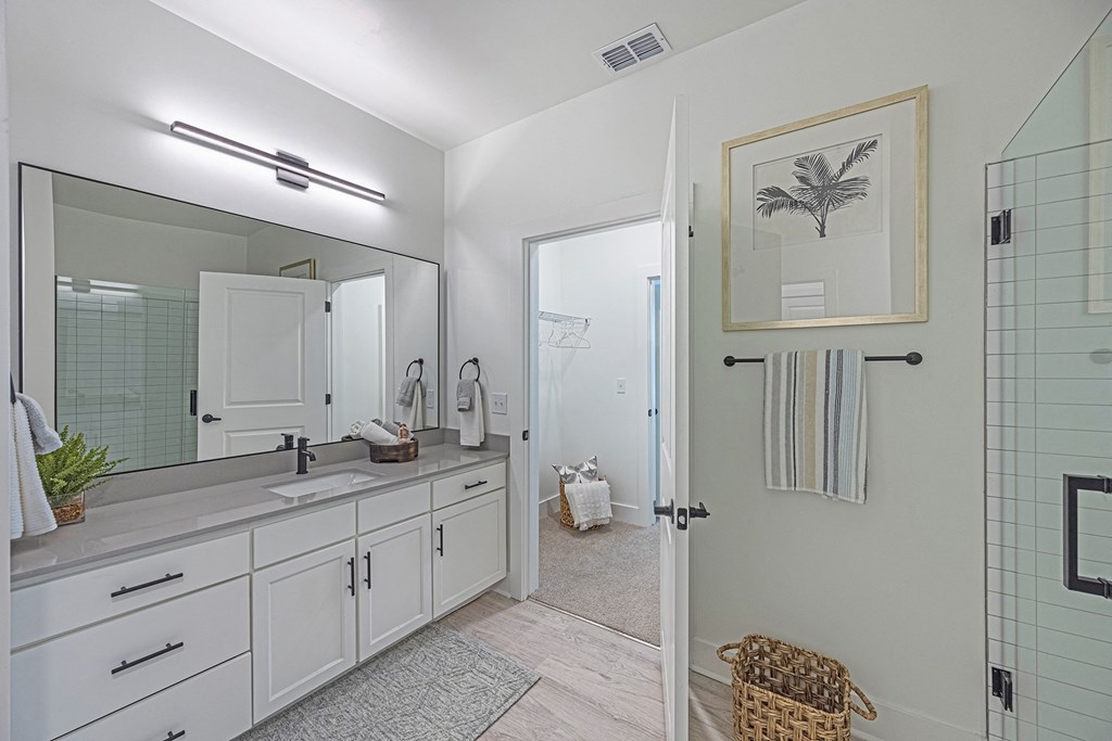 Elevate Navarre Bath room