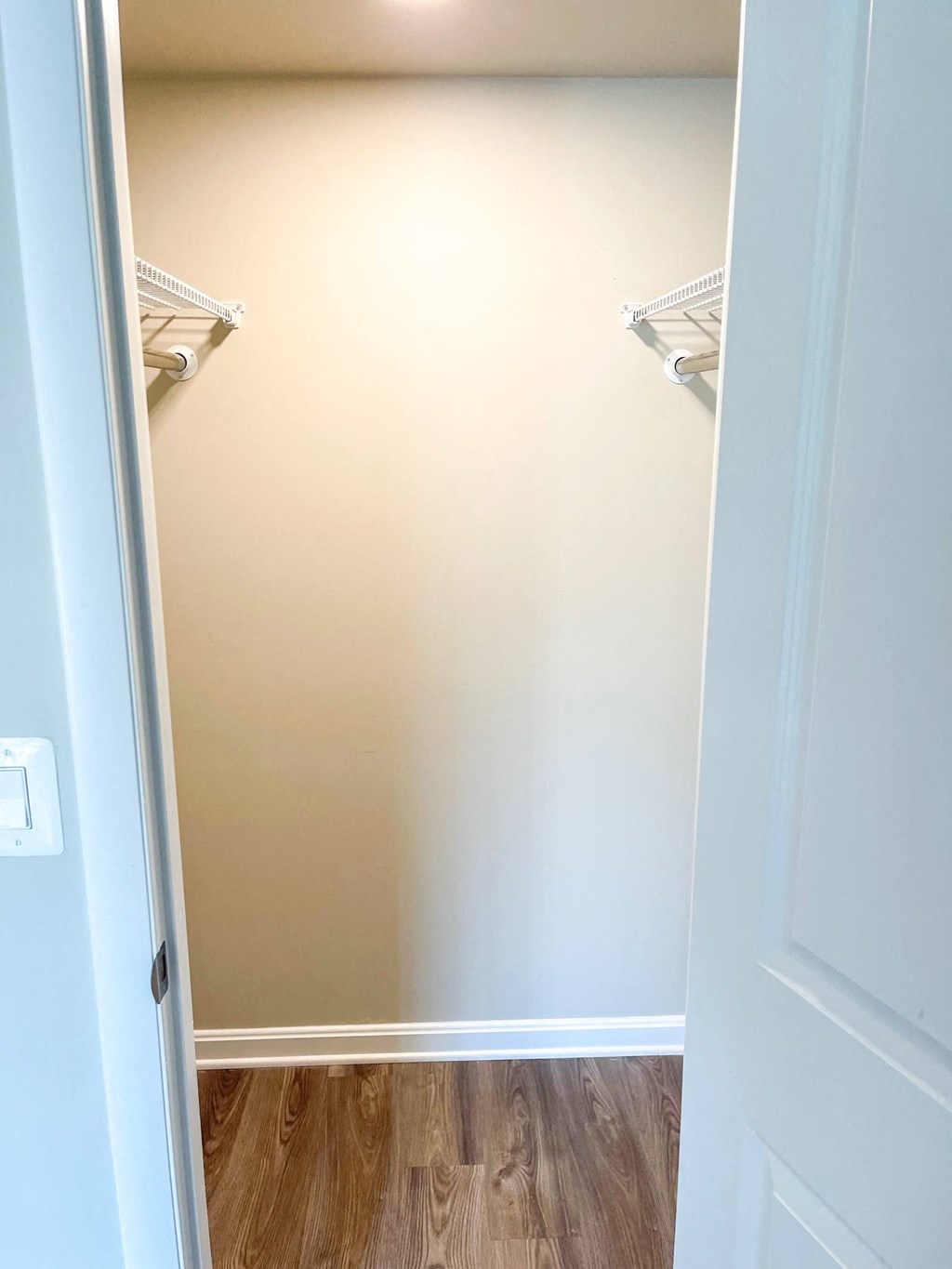 CLARYS CROSSING CLOSET