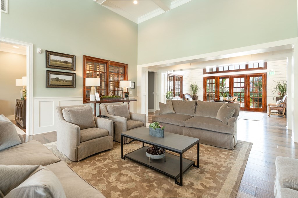 Modern Clubhouse with Couches and Table at Greystone Pointe, Knoxville, TN, 37932