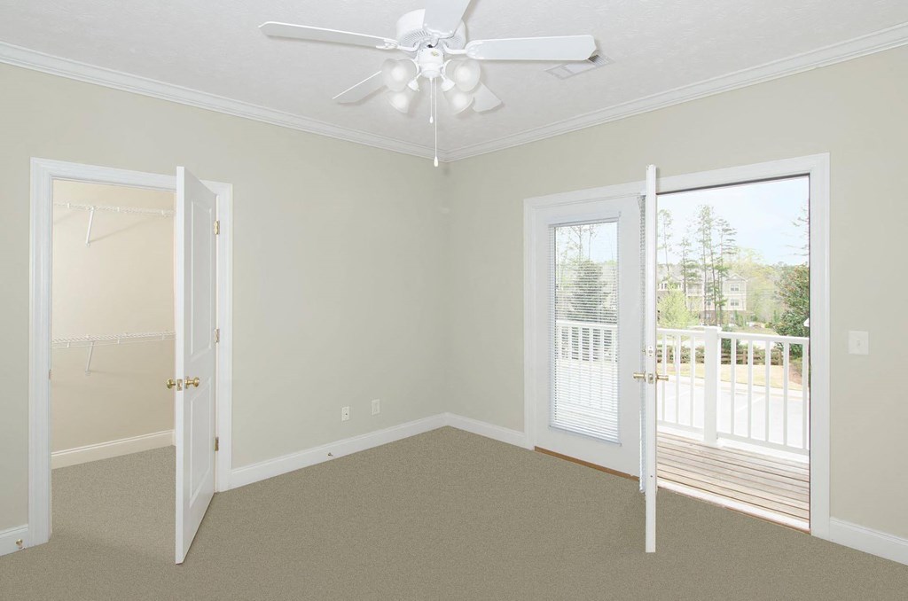 bedroom with ceiling fan