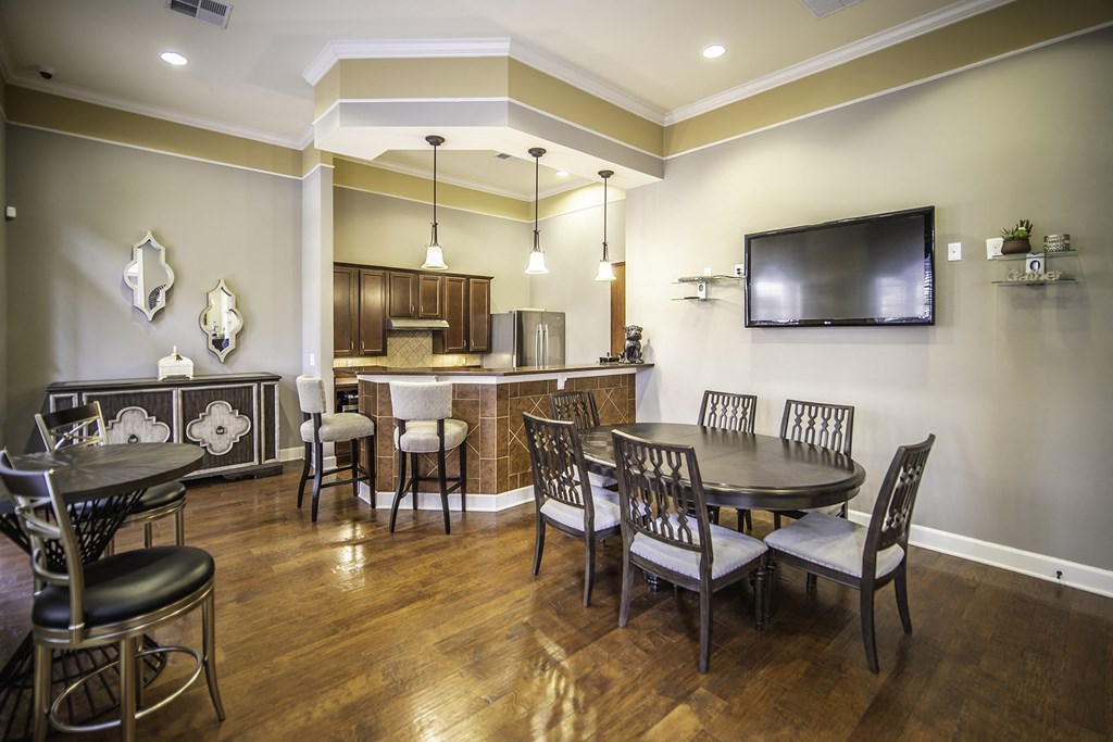 Vintage Creekwood Park dining room