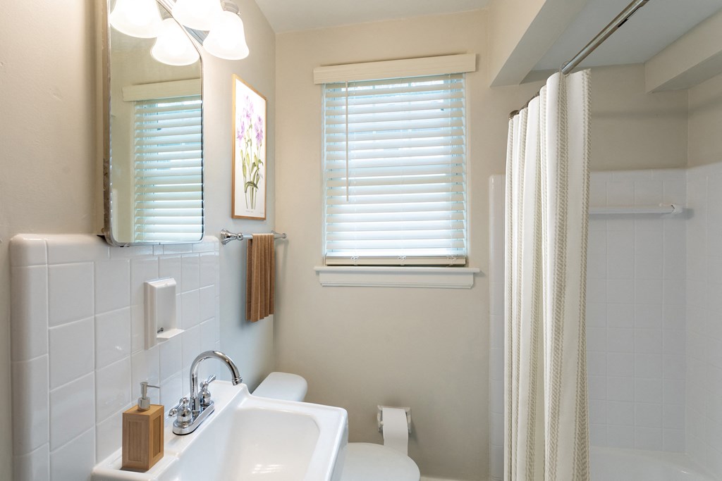 12 South Magnolia Magnolia Floorplan Bathroom