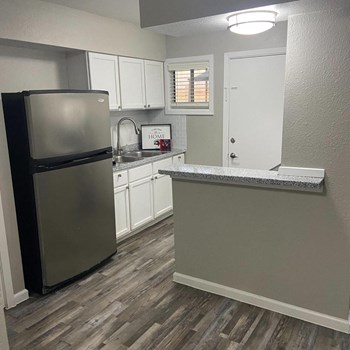 Landmark Apartments Kitchen - Photo Gallery 4