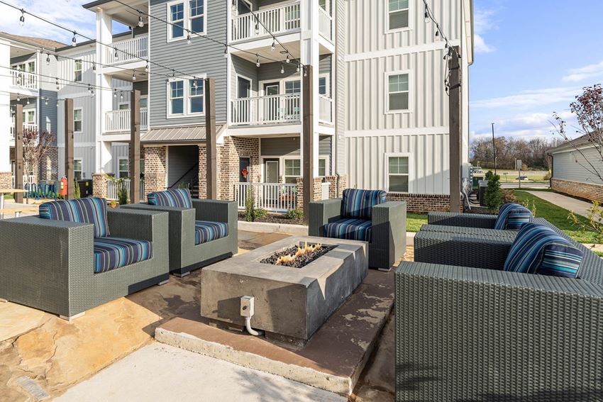 Vintage Hunters Crossing Apartments, 100 Vintage Alcoa Way, Alcoa, TN