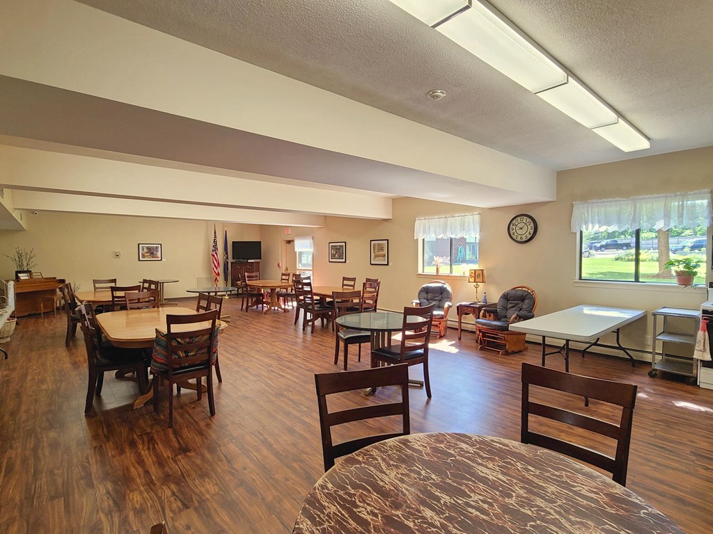 Country Park community room featuring tables and comfy chairs