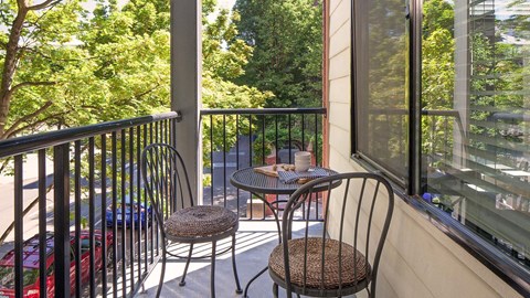 Kearney Plaza Portland Pearl Balconyy