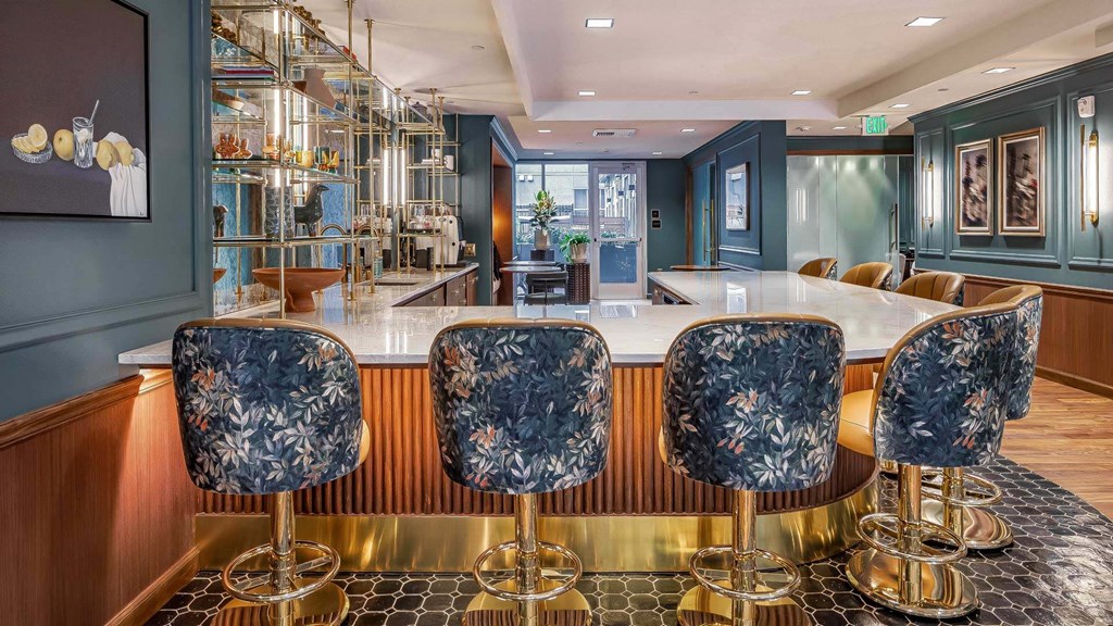 Margot Bellevue Lounge