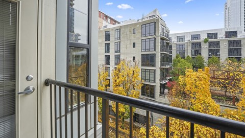Kearney Plaza Portland Pearl Studio Balcony Autumn