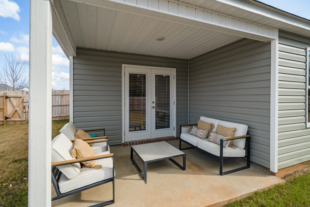 Outdoor Porch at The Grove Moundville, Moundville, AL, 35474