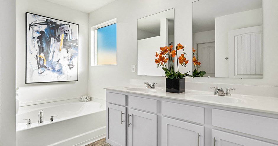 Bathroom With Bathtub at The Grove Moundville, Alabama, 35474
