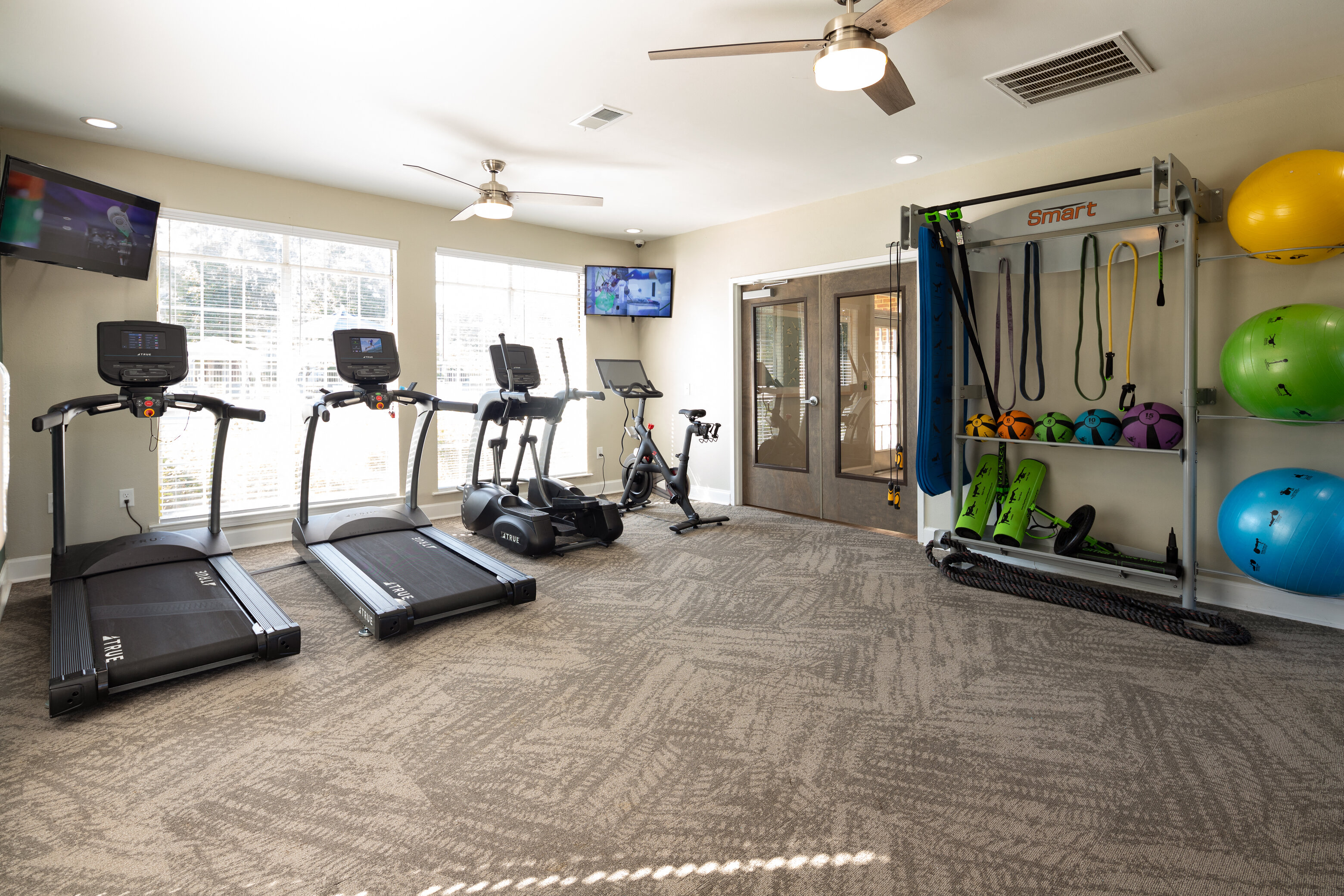 the gym at the preserve at polk apartments