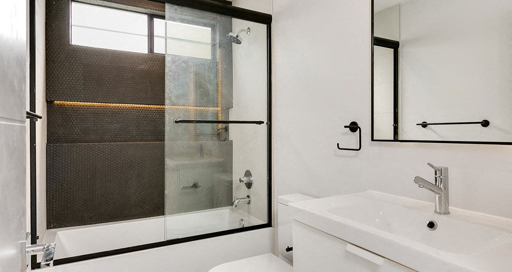 Matte black finishes in the bathrooms