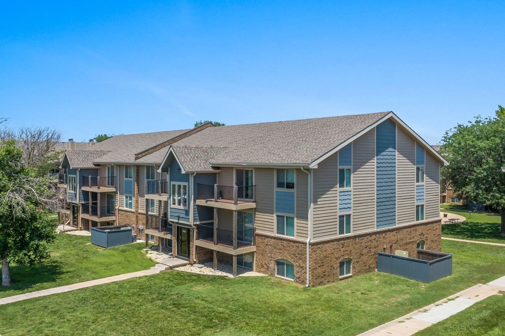 our apartments at the overlook feature a spacious yard and balconies