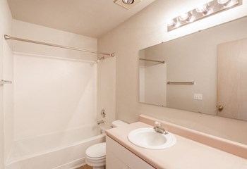 620 NE KAMIAKEN ST 2-3 Beds Apartment for Rent - Photo Gallery 10