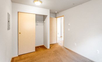 620 NE KAMIAKEN ST 2-3 Beds Apartment for Rent - Photo Gallery 9