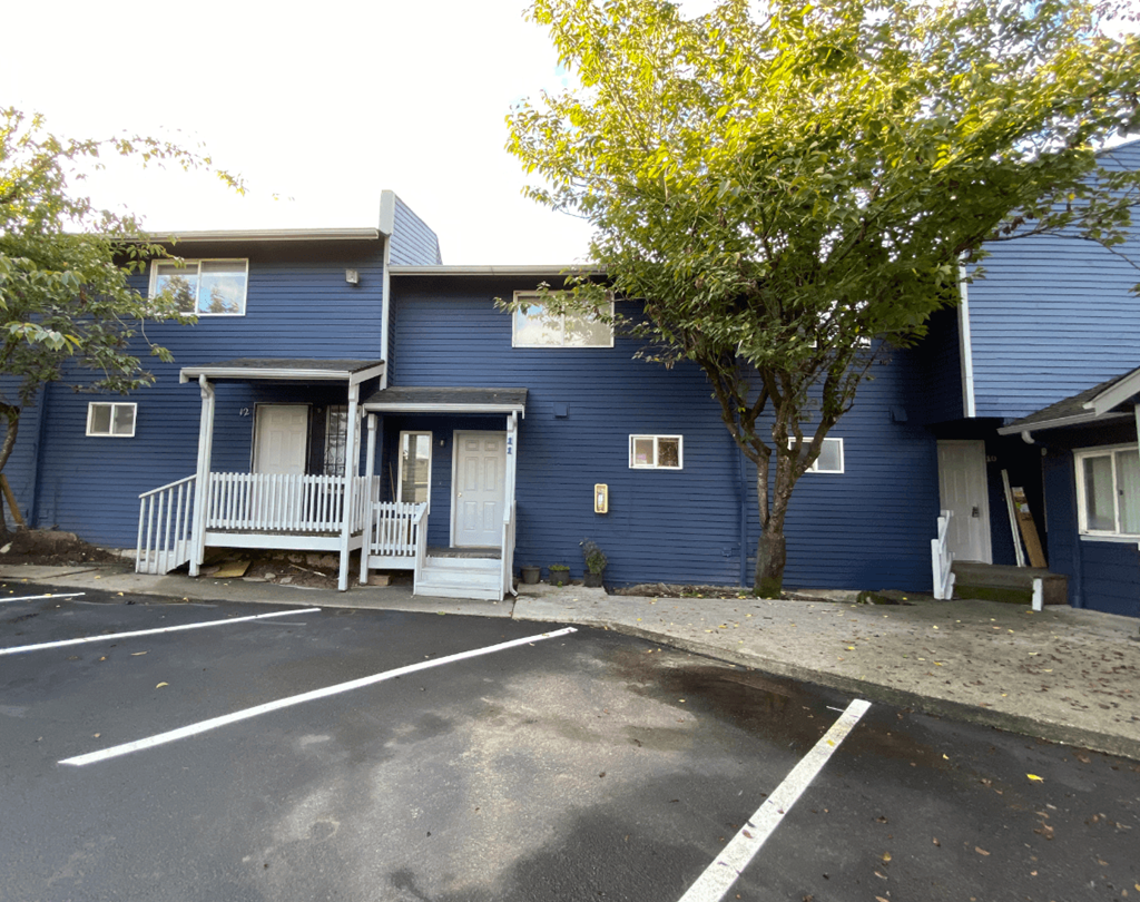 the building where the hotel is located