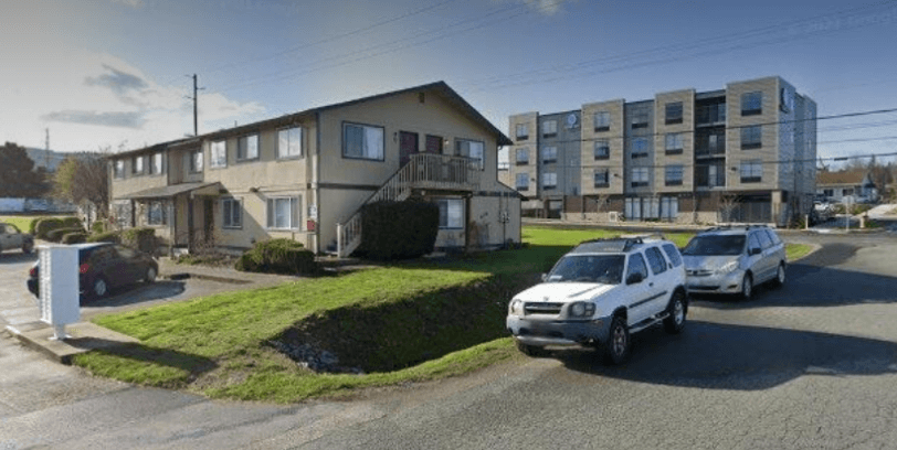 a group of cars parked in front of an apartment building