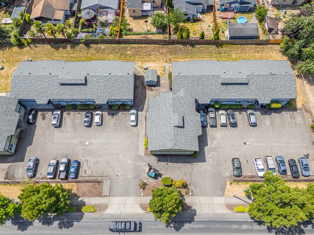 A parking lot with cars and a building in the background.