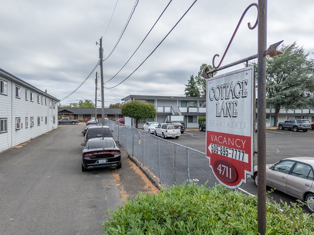 Monument sign at Cottage Lane Apartments, 4711 115th St CT SW, Lakewood WA 98499.