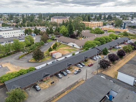 A parking lot with cars and a building in the background.