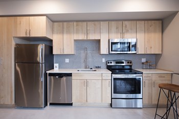 4780 SE Milwaukie Ave Studio-2 Beds Apartment for Rent - Photo Gallery 2