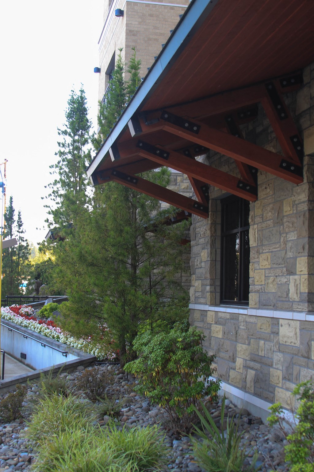 a view of the front of the building