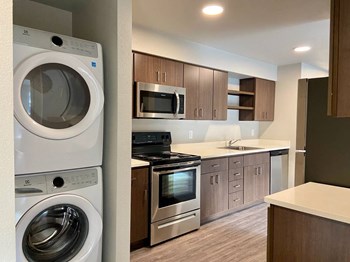 Kitchen & Laundry Market Village, Brand New, Washer & Dryer, 2 Bedroom, 1 bedroom, Amazon, Microchip, Fairview - Photo Gallery 5