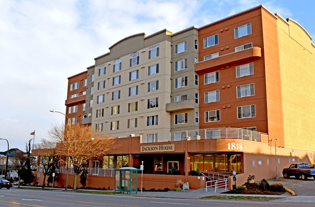a large building on the corner of a city street