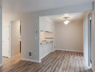 97 Kingsgate Road 2 Beds Apartment for Rent - Photo Gallery