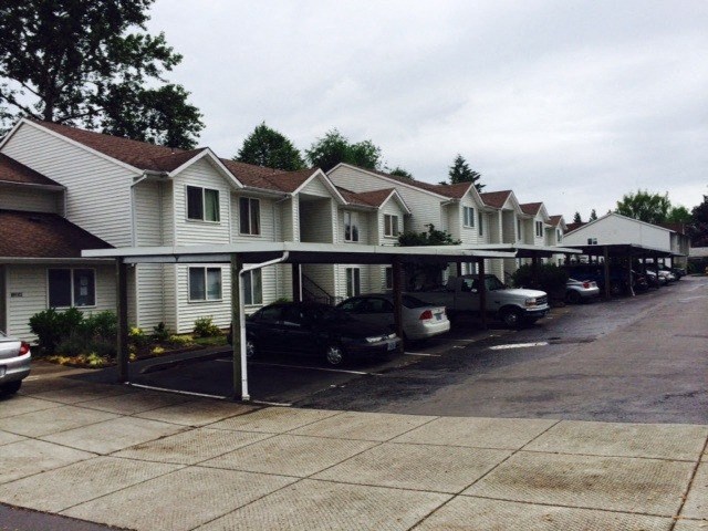 a row of cars parked in front of a parking lot