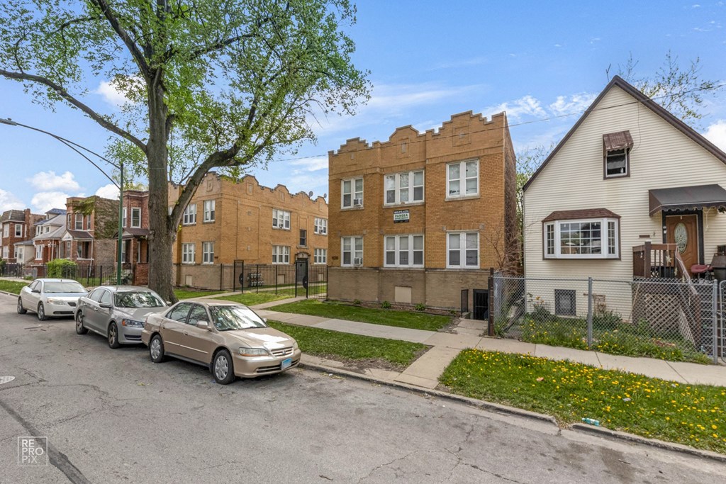 1042 N Leamington Ave Apartments Chicago Exterior