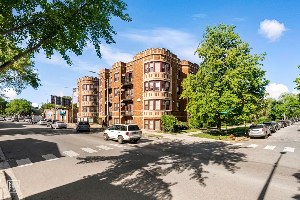 South Austin Apartments for rent in Chicago | 5952 W Superior