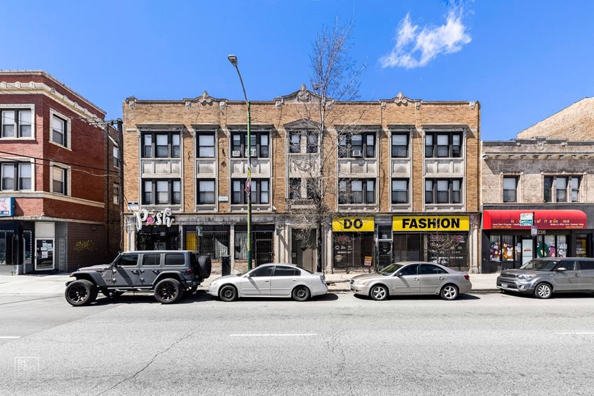 Pangea Chicago Lawn Apartments for rent | 6238 S Western Ave - Photo Gallery 1