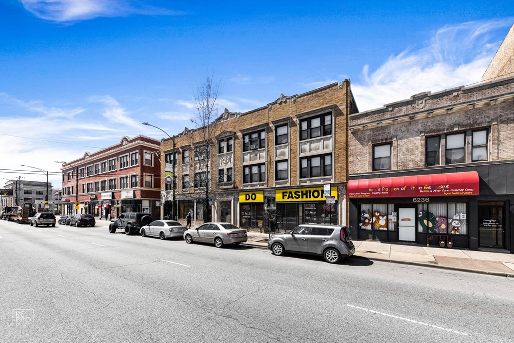 Pangea Chicago Lawn Apartments for rent | 6238 S Western Ave