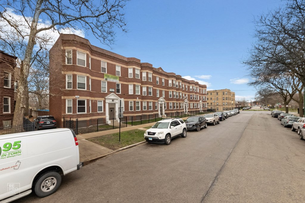 Pangea Auburn Gresham Apartments for rent in Chicago | 7643 S Stewart