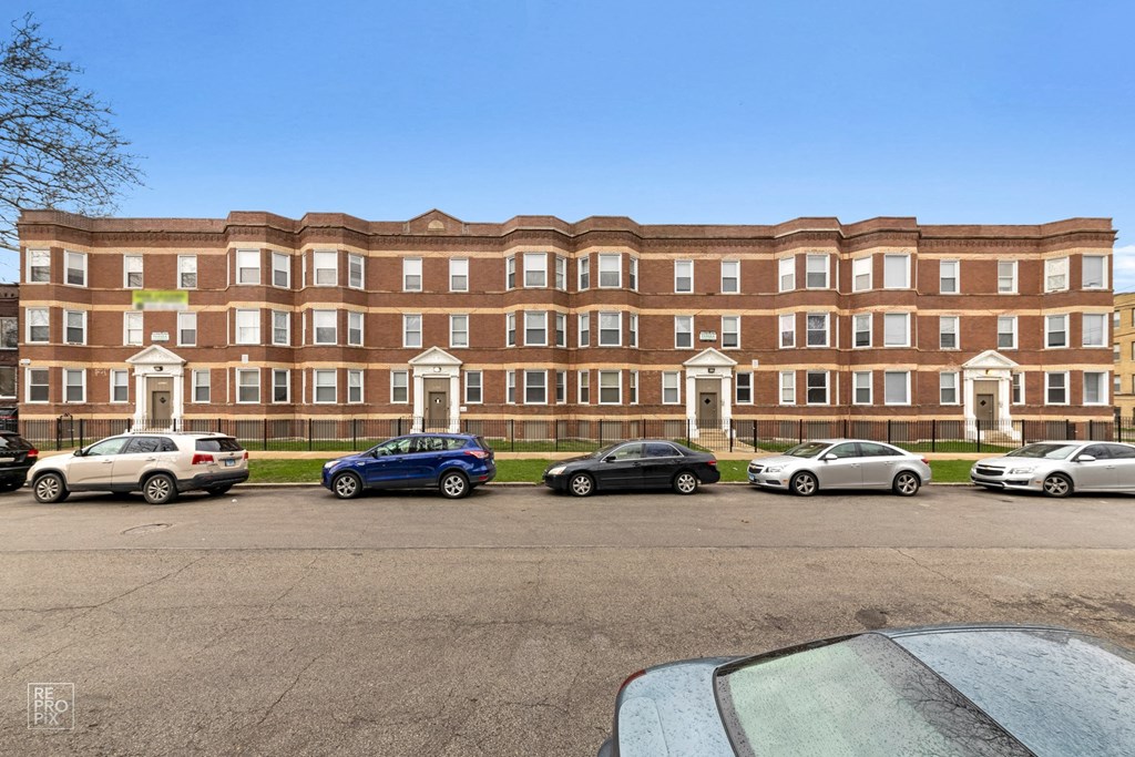 Pangea Auburn Gresham Apartments for rent in Chicago | 7643 S Stewart