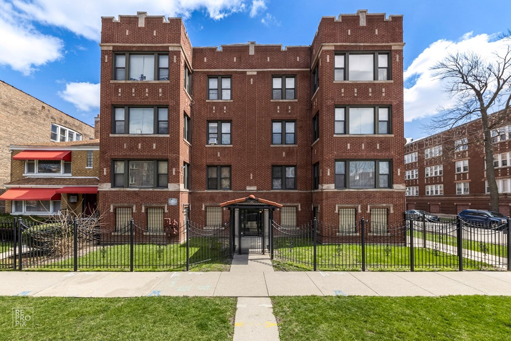 Pangea Auburn Gresham Apartments for rent in Chicago | 8057 S Marshfield