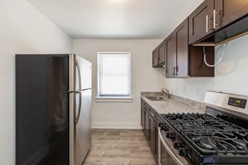 2050 E 72nd Apartments in Chicago Kitchen of 2050 E 72nd Apartments in Chicago - Photo Gallery 4