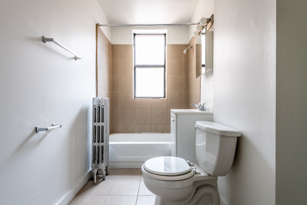 Bathroom of 1734 E 72nd St Apartments in Chicago