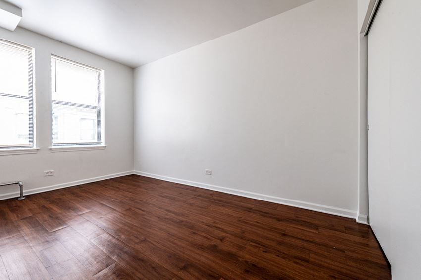 1734 E 72nd St Apartments in Chicago Bedroom of 1734 E 72nd St Apartments in Chicago - Photo Gallery