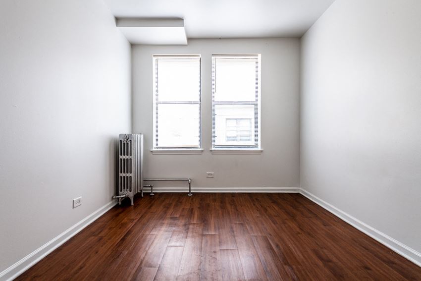1734 E 72nd St Apartments in Chicago Bedroom of 1734 E 72nd St Apartments in Chicago - Photo Gallery