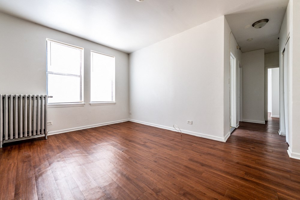 Living Room of 1734 E 72nd St Apartments in Chicago