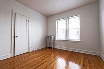 222 E 109th St Apartments in Chicago Bedroom of 222 E 109th St Apartments in Chicago - Photo Gallery 3