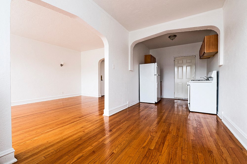 Dining Room of 222 E 109th St Apartments in Chicago