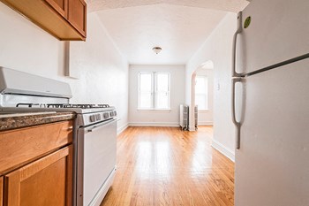222 E 109th St Apartments in Chicago Kitchen of 222 E 109th St Apartments in Chicago - Photo Gallery 5