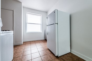 4720 S Drexel Apartments in Chicago Kitchen 4720 S Drexel Apartments in Chicago - Photo Gallery 5