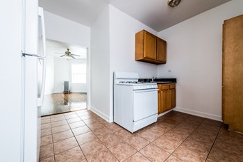 4720 S Drexel Apartments in Chicago Kitchen 4720 S Drexel Apartments in Chicago - Photo Gallery 4