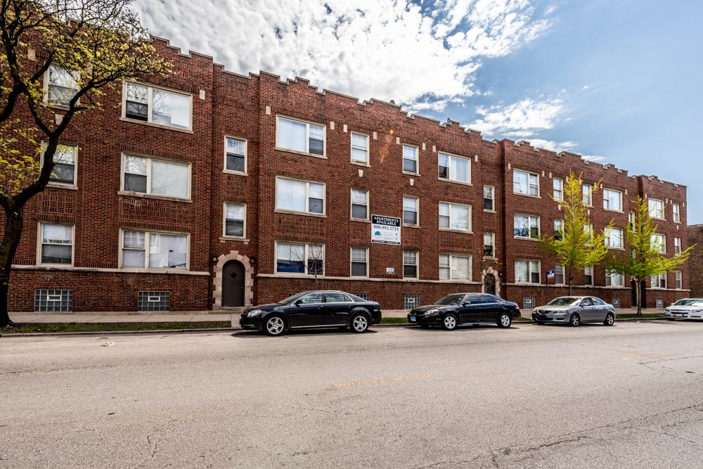 Exterior of 6829 S Martin Luther King Dr Apartments in Chicago